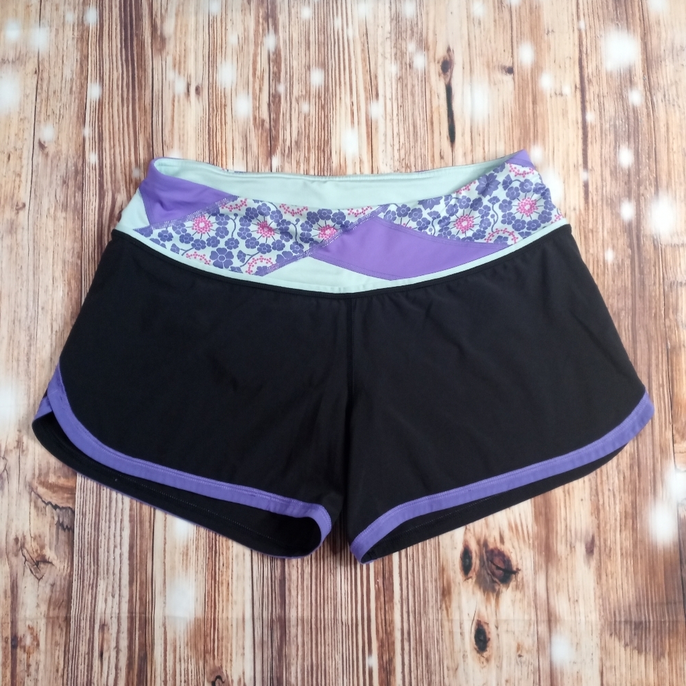 LULULEMON GROOVY RUN FLORAL SHORT BLACK/ QUILT/ POWER PURPLE, SIZE 6 - Picture 2 of 13